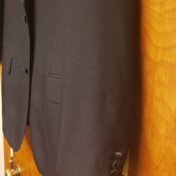 Tuxedo - Picture 8 of 16